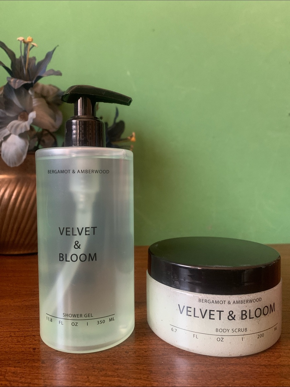 It’s bundle time! NWOT Velvet & Bloom 2pc Shower Set